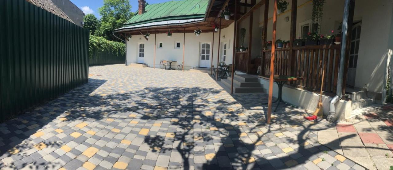 Gelena Гостьовий Двір Użhorod Zewnętrze zdjęcie